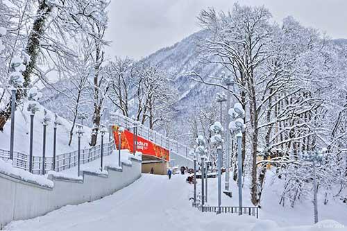 Menor que a Ice Dome, a Shayba é uma instalação temporária, pensada para as disputas iniciais do torneio olímpico de hóquei / Foto: Divulgação Sochi 2014